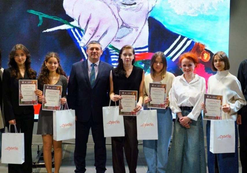 Студентки Педиатрического университета стали победителями конкурса «Открытка ветерану» 1