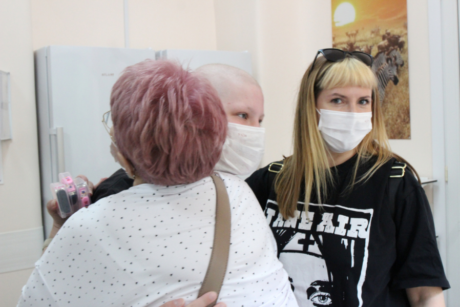 Пациентам отделения онкогематологии Педиатрического университета подарили подарки 15