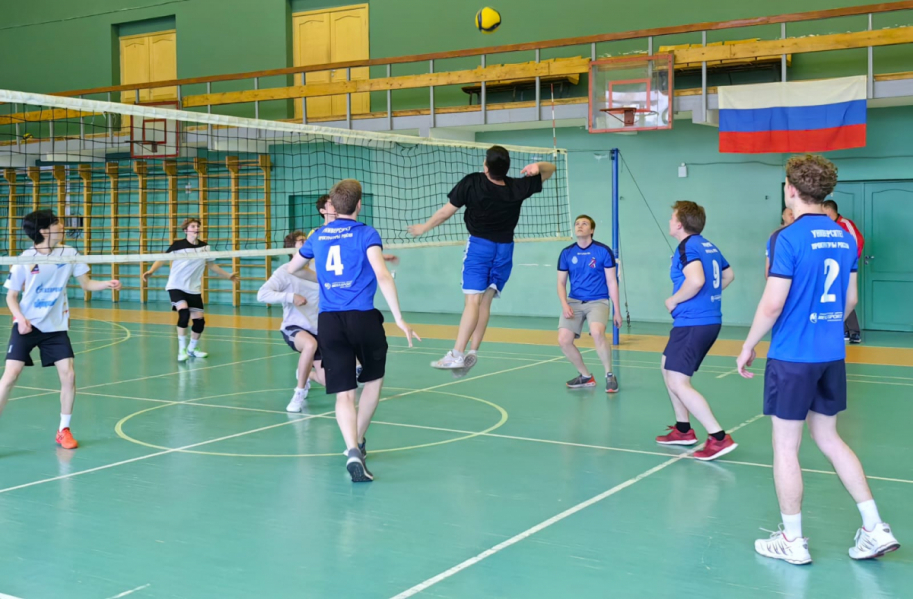 Товарищеская встреча по волейболу в Педиатрическом университете: победа в честь Дня России 3