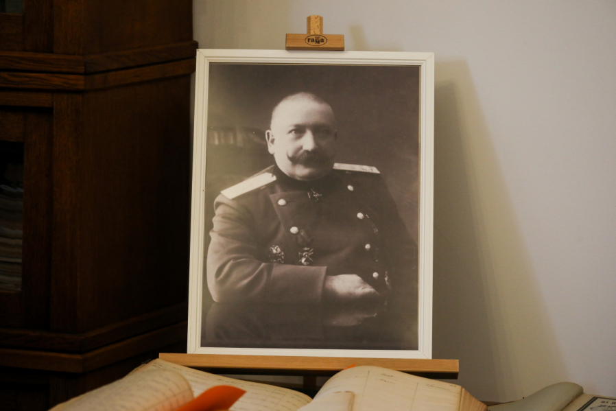 В Педиатрическом университете открылась выставка, посвящённая Роману Вредену 8