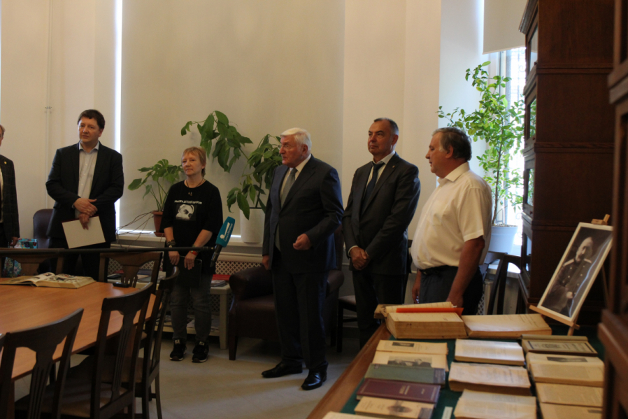 В Педиатрическом университете открылась выставка, посвящённая Роману Вредену 19