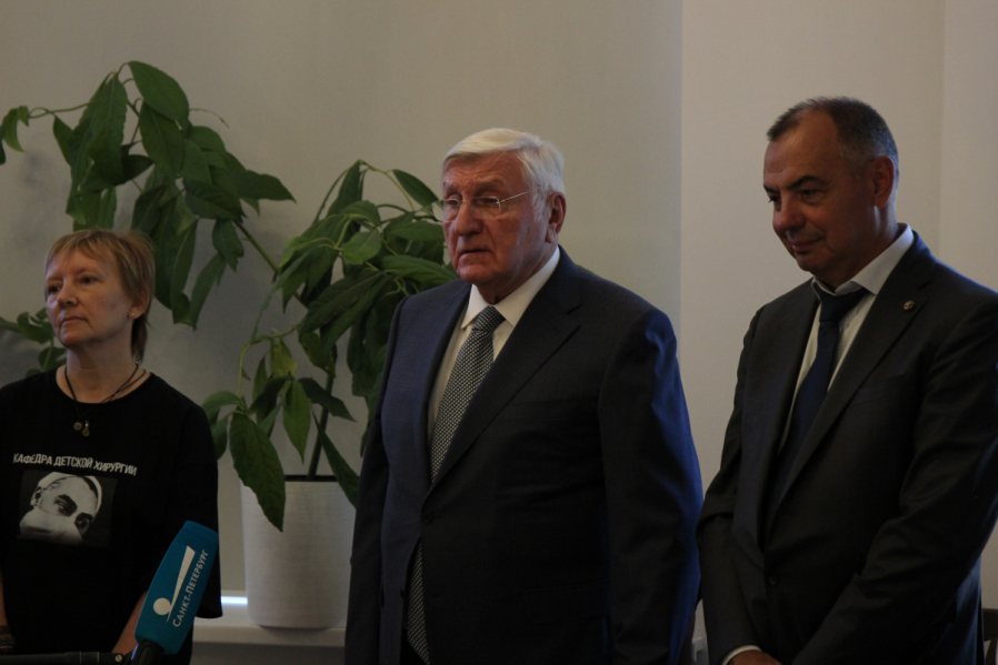 В Педиатрическом университете открылась выставка, посвящённая Роману Вредену 20