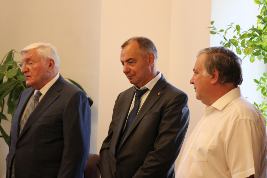 В Педиатрическом университете открылась выставка, посвящённая Роману Вредену 21