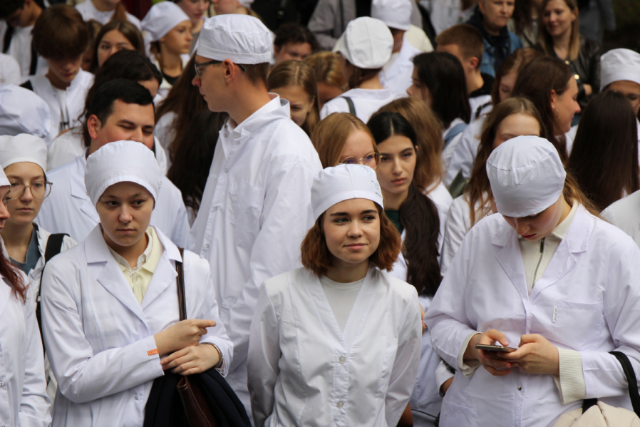Первый курс столетия: В Педиатрическом университете состоялась торжественная церемония посвящения в студенты 2