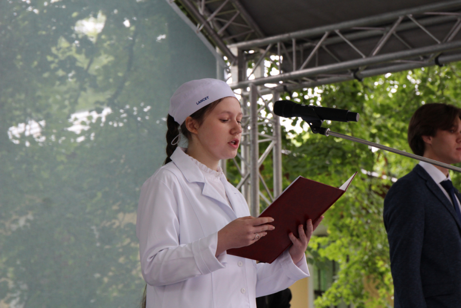 Первый курс столетия: В Педиатрическом университете состоялась торжественная церемония посвящения в студенты 21