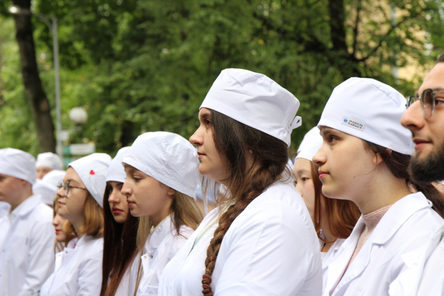 Первый курс столетия: В Педиатрическом университете состоялась торжественная церемония посвящения в студенты 27
