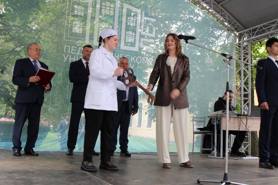 Первый курс столетия: В Педиатрическом университете состоялась торжественная церемония посвящения в студенты 30