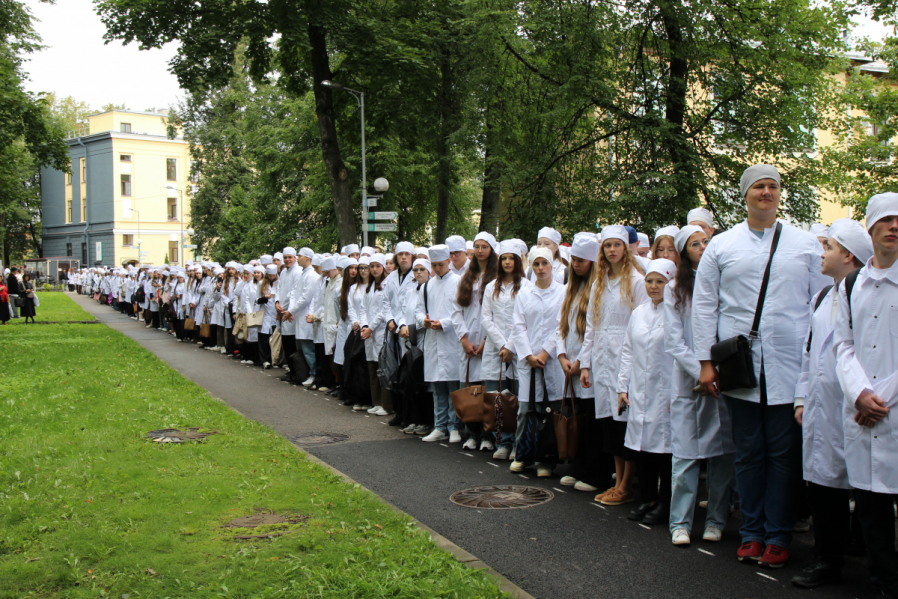 Первый курс столетия: В Педиатрическом университете состоялась торжественная церемония посвящения в студенты 41