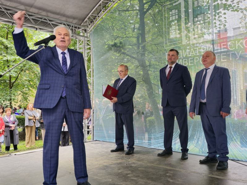 Первый курс столетия: В Педиатрическом университете состоялась торжественная церемония посвящения в студенты 49