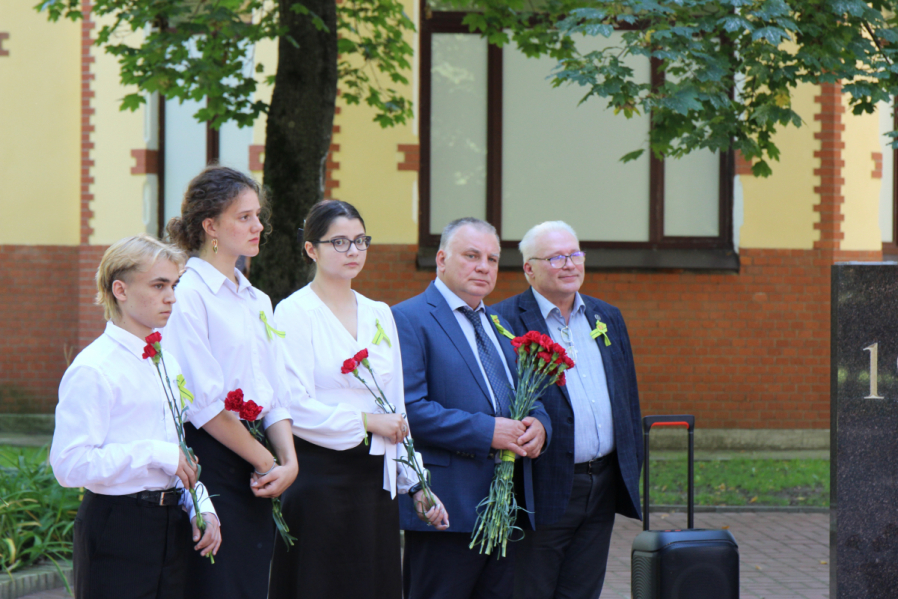 Сотрудники Педиатрического университета почтили память жертв блокады Ленинграда 15